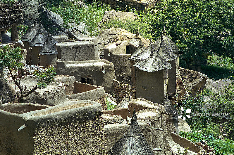 马里莫普提地区班迪亚加拉陡坡的多贡村图片素材