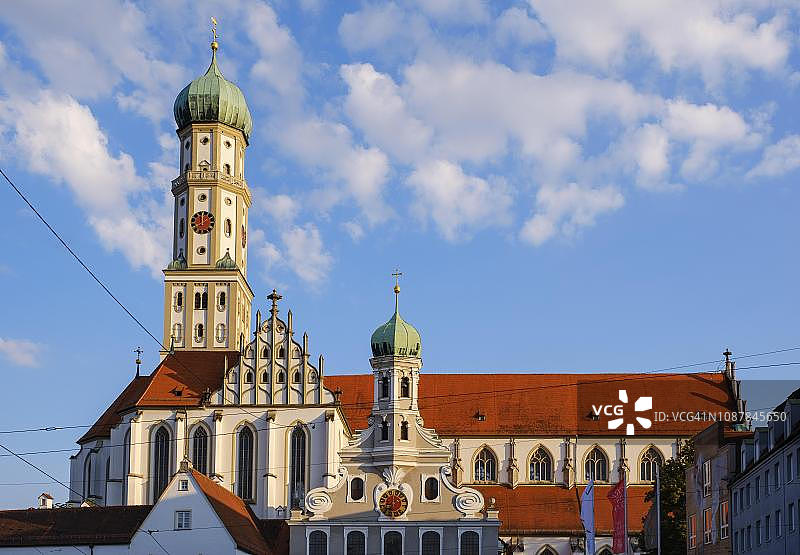 德国巴伐利亚州，奥格斯堡，斯瓦比亚，圣乌尔里希新教教堂和圣乌尔里希大教堂图片素材