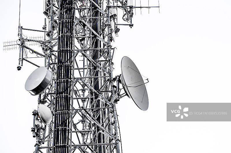 蜂窝基站:用于移动电话和视频数据传输的5G 4G通信基站图片素材