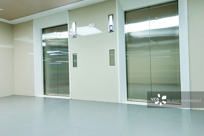 现代医疗诊所的电梯图片素材