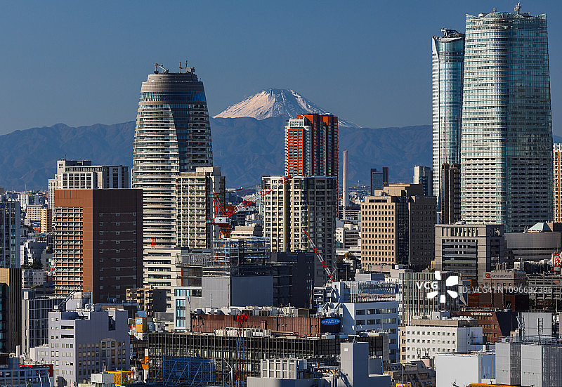 富士山的东京城市景观图片素材