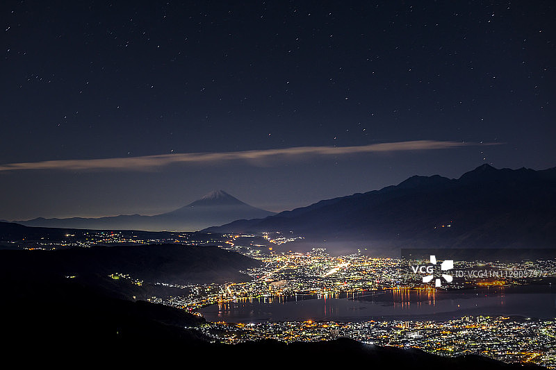日本长野富士山和须和湖之夜图片素材