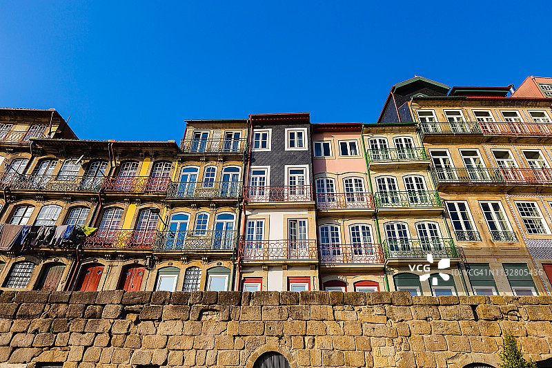 葡萄牙波尔图五颜六色的建筑图片素材
