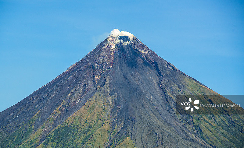 菲律宾阿尔拜省的马荣火山图片素材