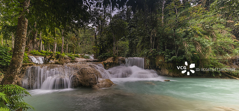 旷斯瀑布瀑布，琅勃拉邦，老挝图片素材