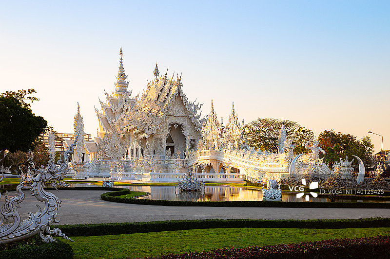 泰国，白庙，白庙在日落时分图片素材