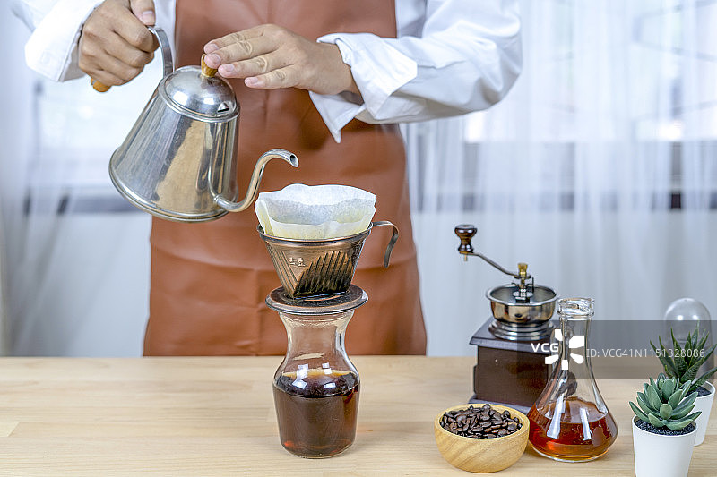 咖啡师准备咖啡工作单概念图片素材