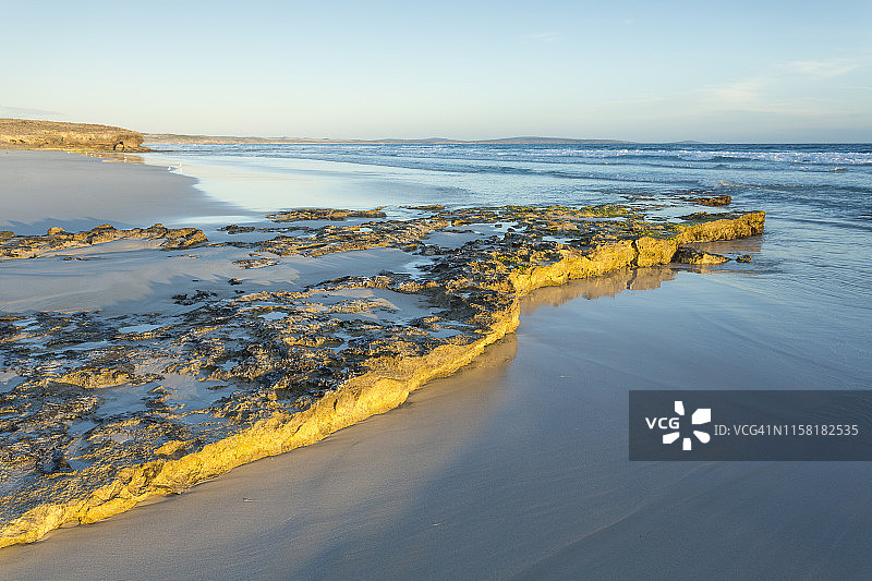 沉船海滩。艾尔半岛南岸的斯莱福德湾。南澳大利亚。图片素材