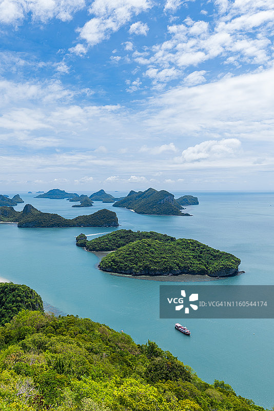 从公共摄影角度鸟瞰泰国苏梅岛昂通国家公园热带岛屿的阳光海滩图片素材