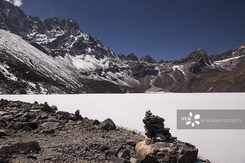 尼泊尔，经悟空跋涉的珠穆朗玛峰大本营，悟空湖旁的凯恩斯图片素材