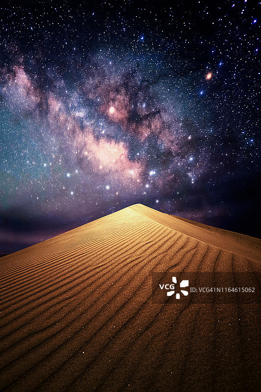 高原地区沙漠星空图片素材