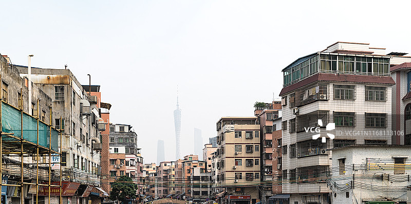 广州现代摩天大楼下的住宅建筑图片素材