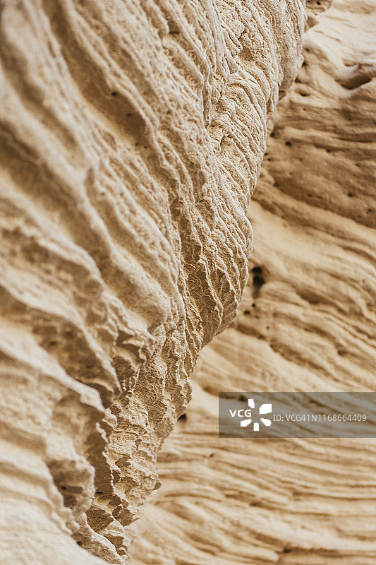 澳大利亚莫宁顿半岛Rye Back海滩的砂岩悬崖图片素材