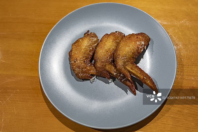 烤、烧烤鸡翅配芝士图片素材