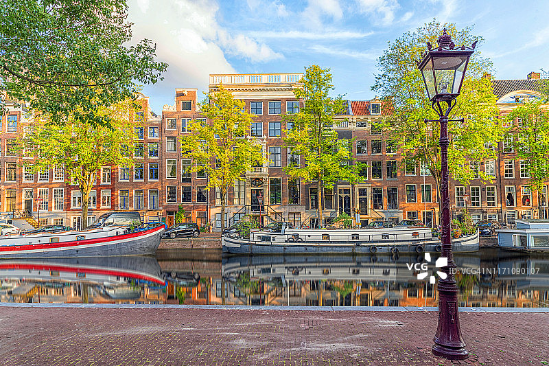 荷兰阿姆斯特丹的路灯和美丽的建筑图片素材