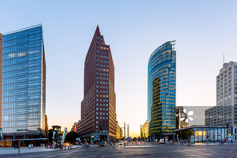 德国柏林的波茨坦广场和现代办公大楼图片素材