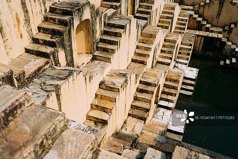 印度拉贾斯坦邦斋浦尔附近最大的阶梯井chand baori图片素材