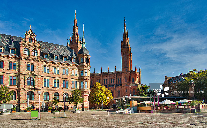 新市政厅(左)和Marktkirche(右)-威斯巴登，德国图片素材