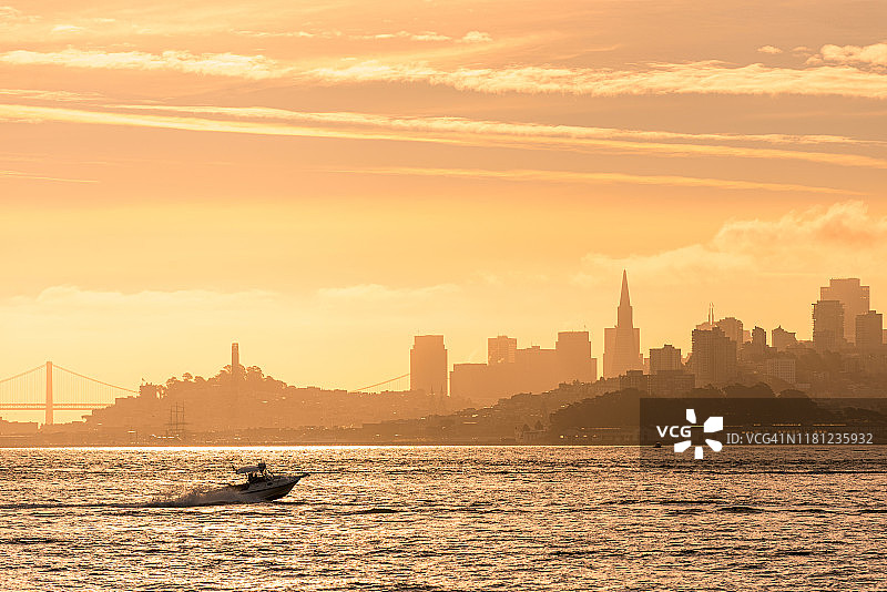 全景拍摄的旧金山城市景观在日出，加利福尼亚，美国图片素材