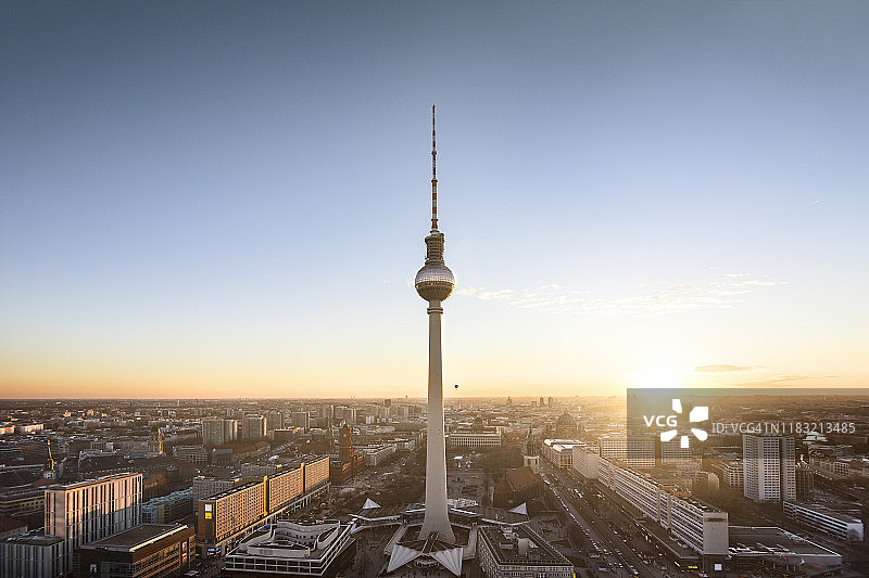 柏林的天际线上有电视塔图片素材