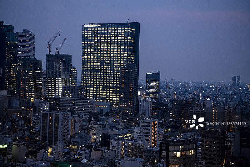 日本东京新宿大厦夜景图片素材