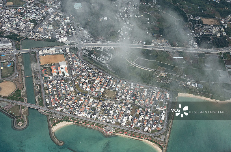 东海、太平洋和日本冲绳县的伊藤曼市从飞机上俯瞰图片素材