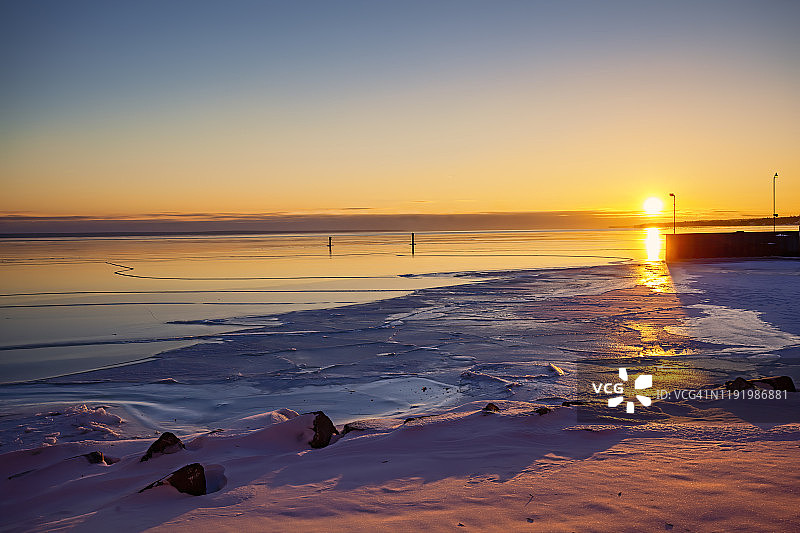 休伦湖的冬日日出图片素材