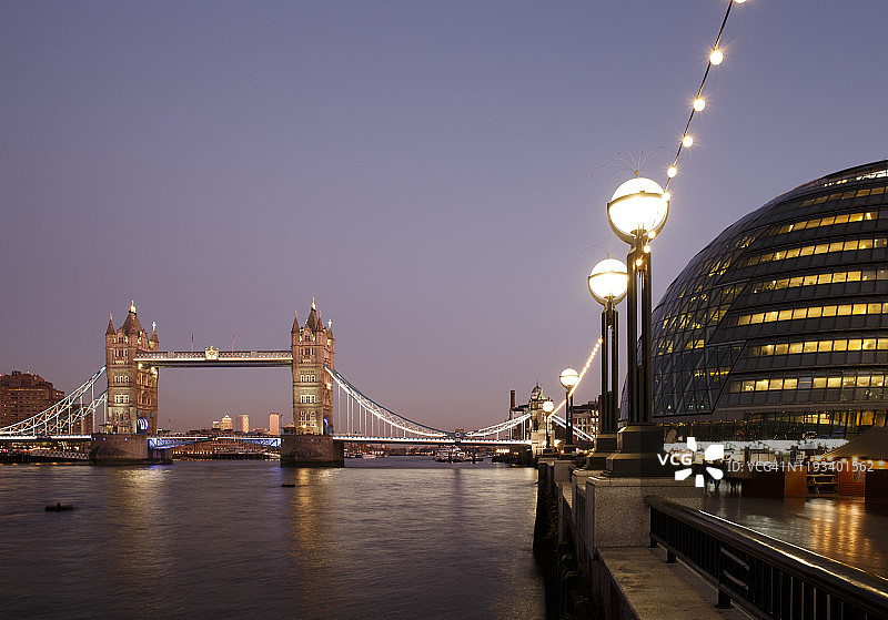 伦敦塔桥和泰晤士河图片素材