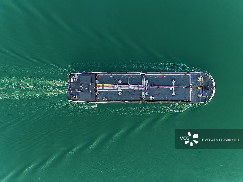 为出口亚洲和泰国的油轮在海上行驶图片素材