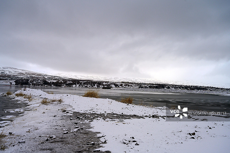 冰岛北部阿库雷里的冰冻海岸图片素材