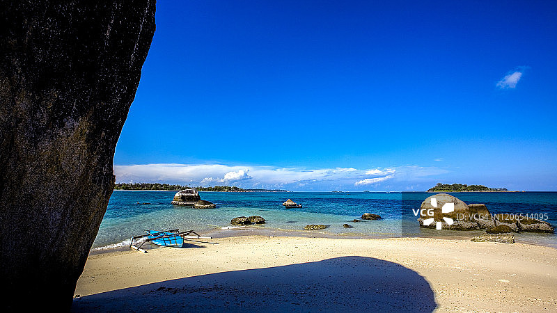 印度尼西亚，勿里洞，花岗岩巨石的海滩图片素材