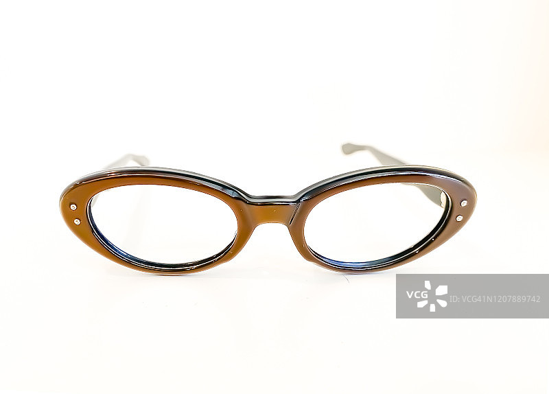 棕色老式猫眼眼镜图片素材
