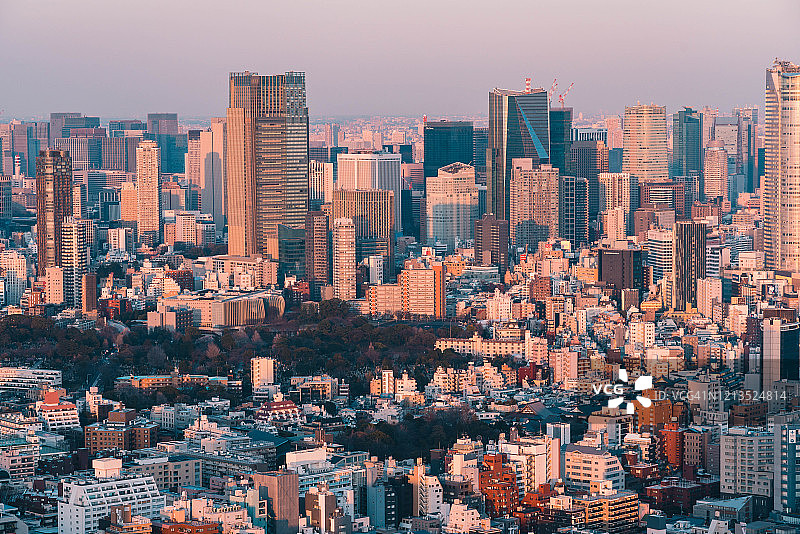 黄昏时分的东京天际线图片素材