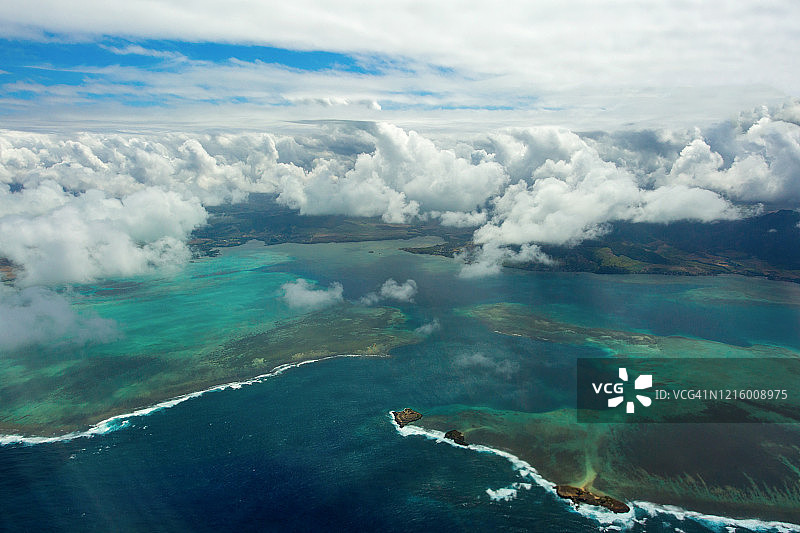 毛里求斯海滩岛鸟瞰图，色彩斑斓图片素材