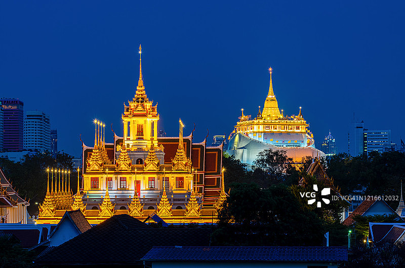 曼谷城市景观与Wat Ratchanadda和金山。图片素材