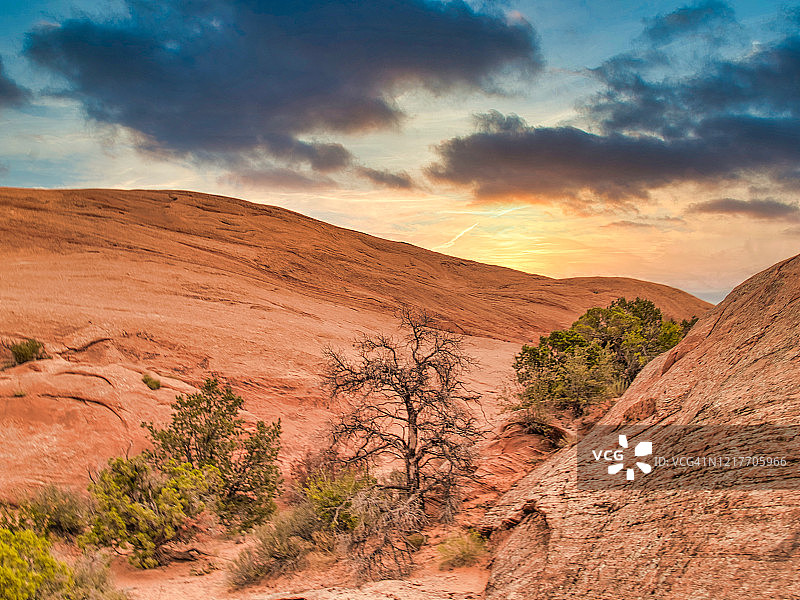 犹他州南部滑石小径上的日落图片素材