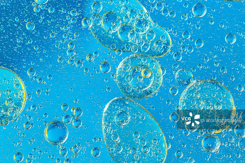 水背景中的气泡。蓝色基调，背景，抽象背景，水，泡沫，苏打图片素材