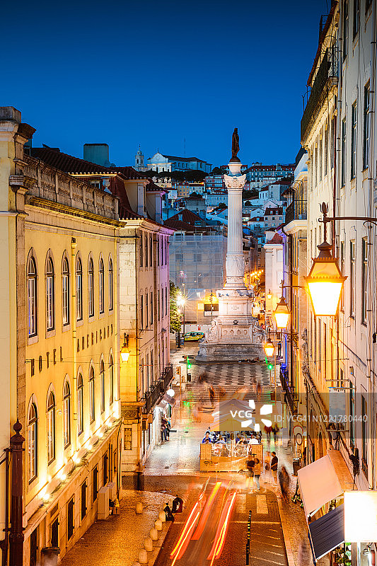 葡萄牙拜夏夜晚里斯本街道的高架景色图片素材