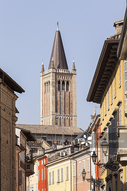 帕尔马大教堂的钟楼或钟楼图片素材