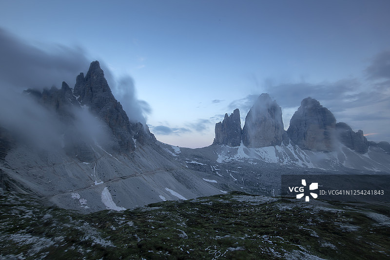 意大利，拉瓦雷多和帕特诺山日落时的恶劣天气图片素材