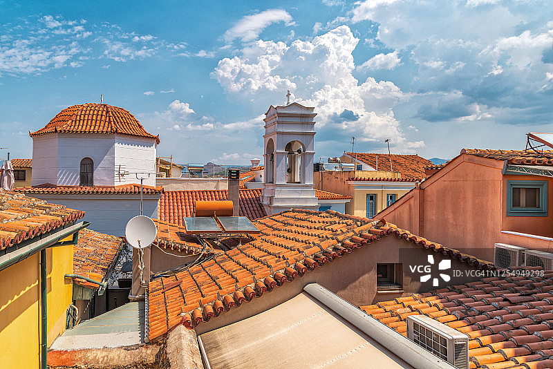 希腊纳普里奥的屋顶和一座希腊东正教教堂图片素材