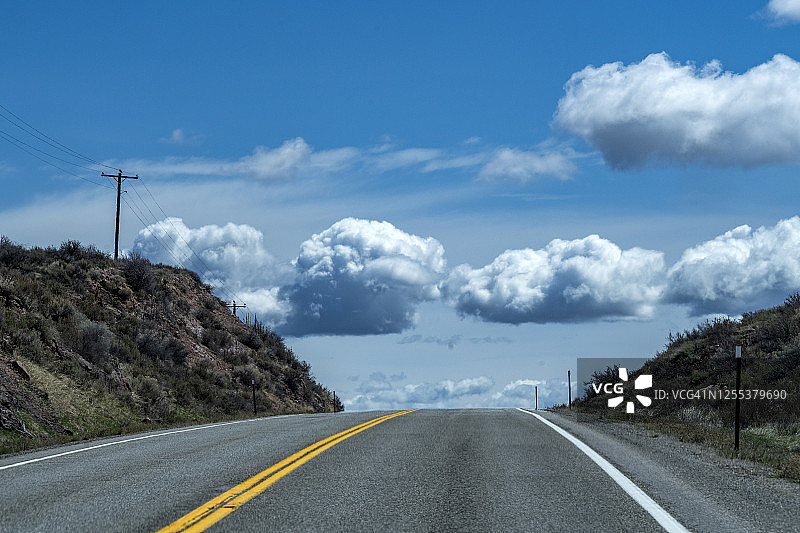 美国，爱达荷州，太阳谷，高速公路上的云图片素材
