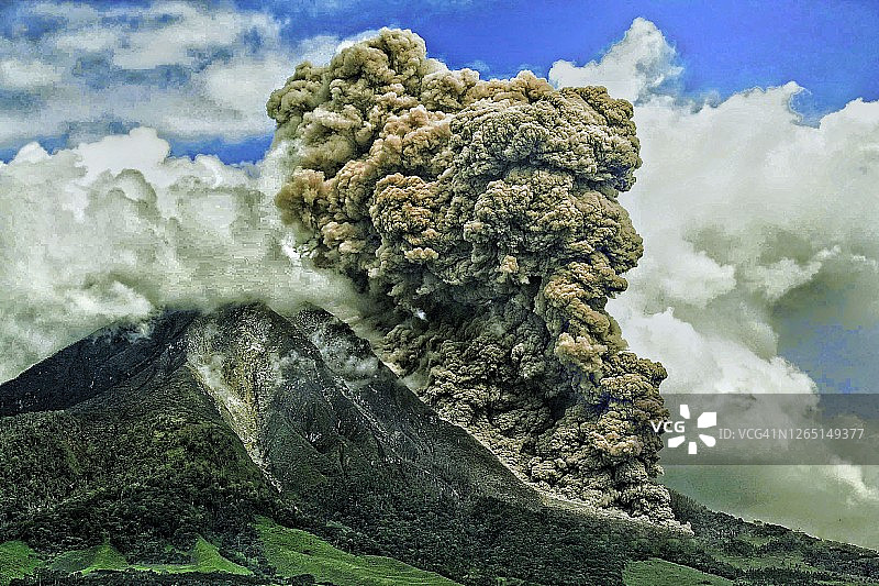 Sinabung火山图片素材