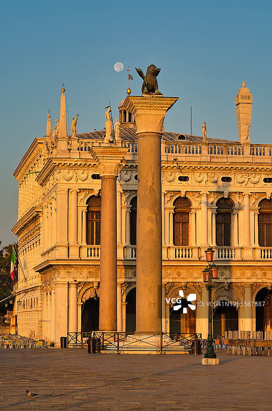 圣马可和圣特奥多罗圆柱，圣马可广场，威尼斯，威尼托，意大利图片素材