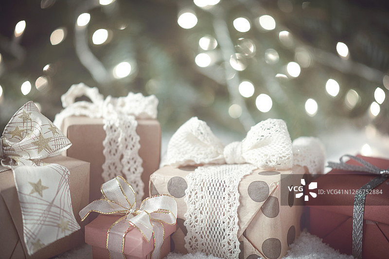 圣诞礼物和圣诞装饰品图片素材