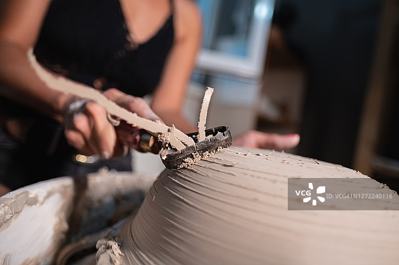 用陶器工具雕刻粘土图片素材