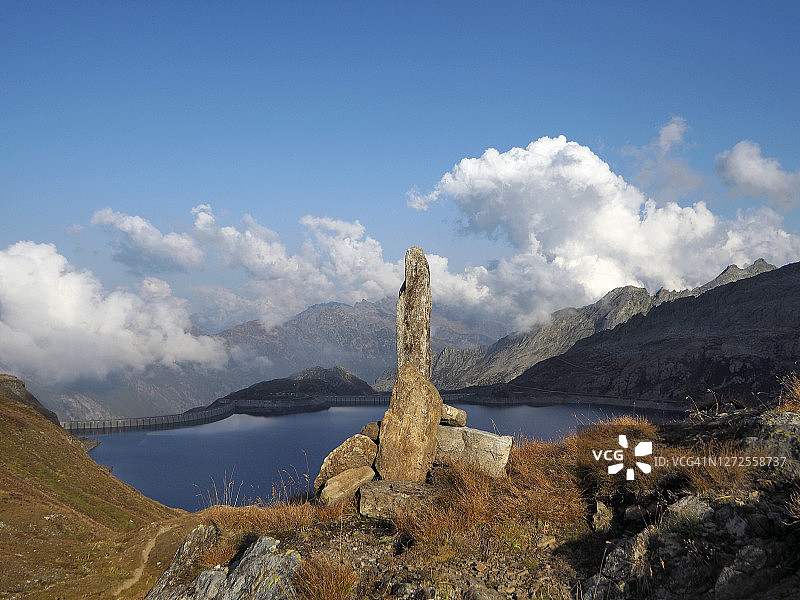 在阿尔卑斯山的帕索德尔纳雷特山口岩石凯恩图片素材