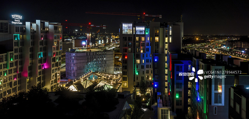从哥本哈根Carsten Niebuhrs Gade酒店向郊区的夜景图片素材