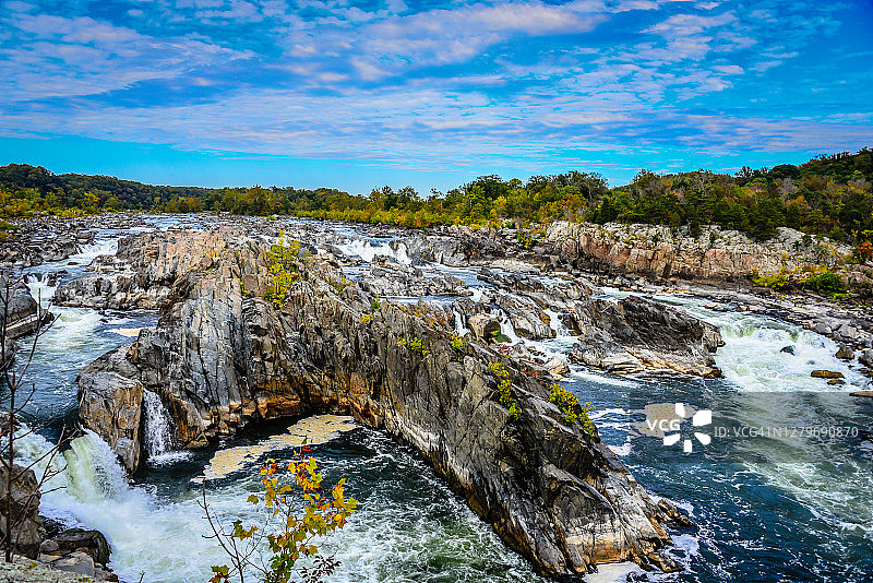 弗吉尼亚州大瀑布公园波多马克河上的大瀑布和马瑟峡谷图片素材