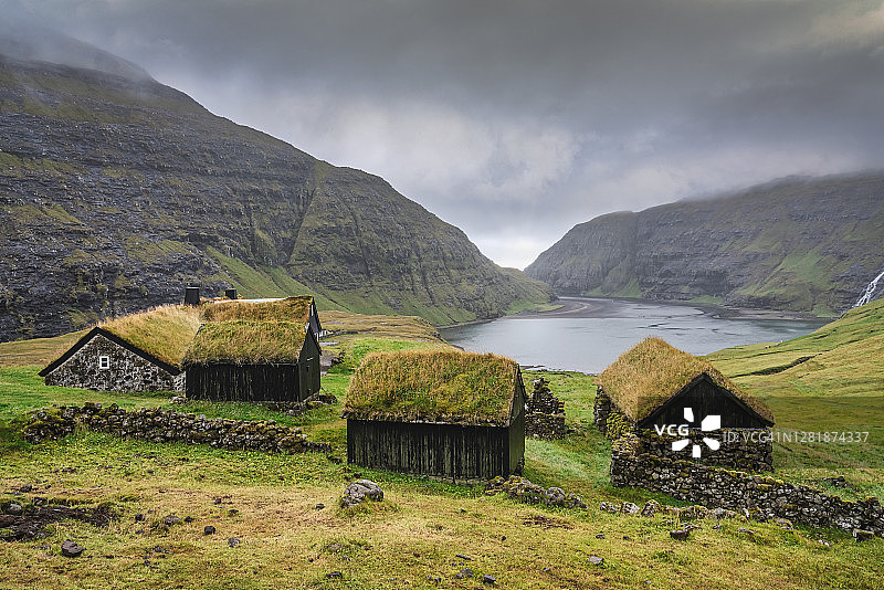 法罗群岛Saksun村传统草皮石头房子Streymoy岛图片素材